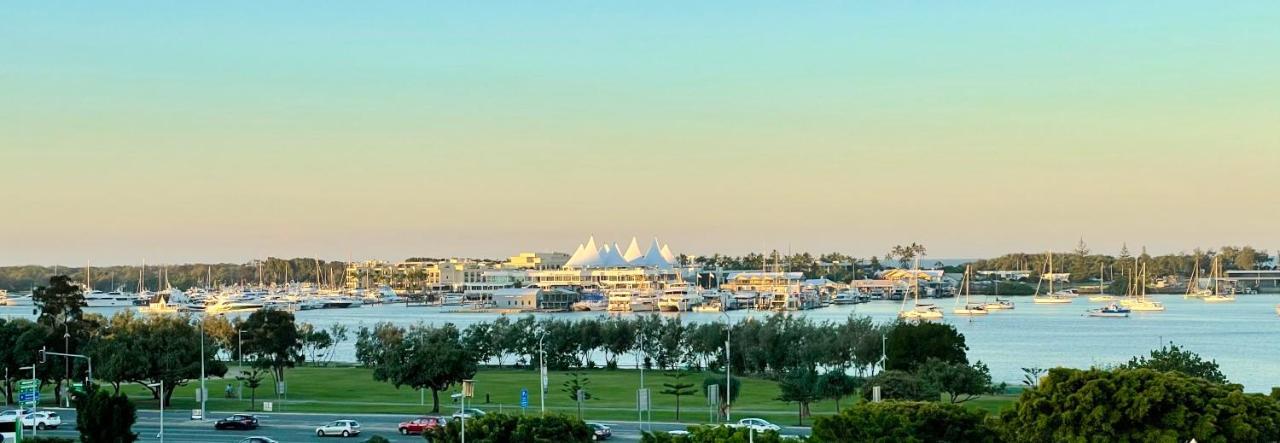 Marina Ocean View At The Shores Gold Coast Exterior foto