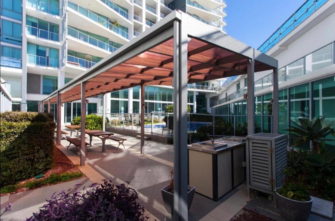 Marina Ocean View At The Shores Gold Coast Exterior foto